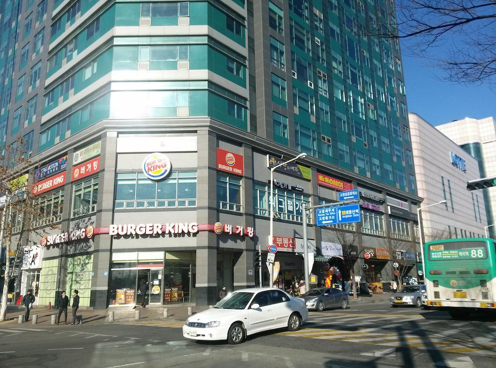 Residence & U Goyang Luaran gambar