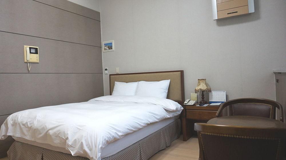 Residence & U Goyang Luaran gambar
