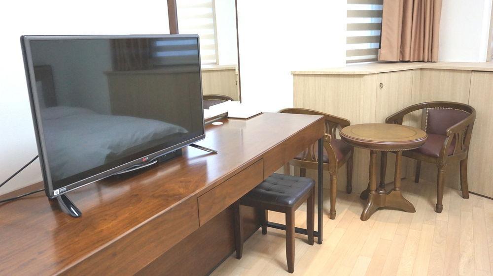 Residence & U Goyang Luaran gambar