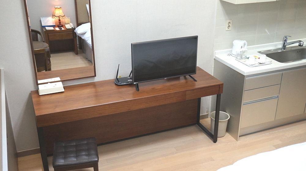 Residence & U Goyang Luaran gambar