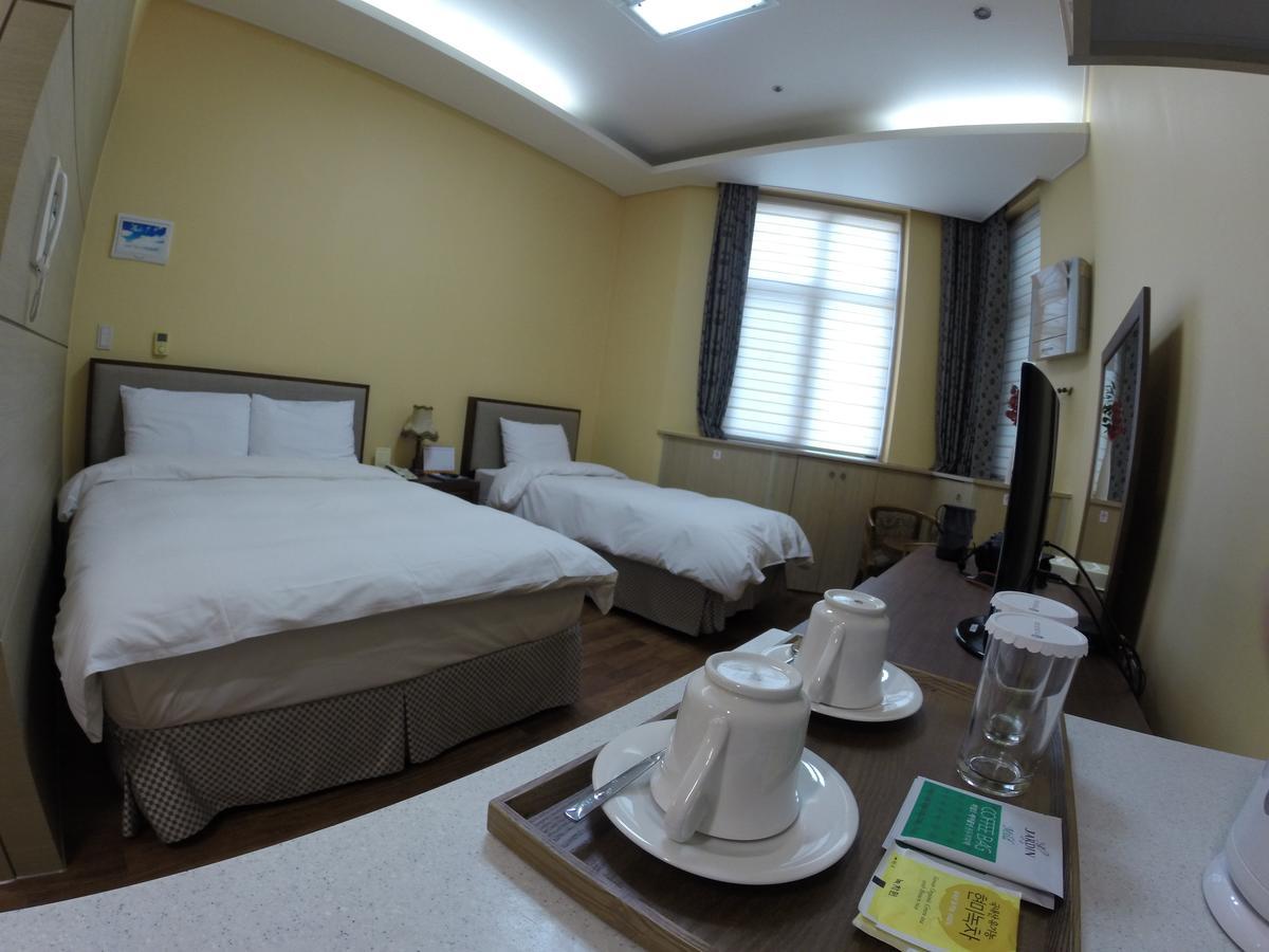 Residence & U Goyang Luaran gambar
